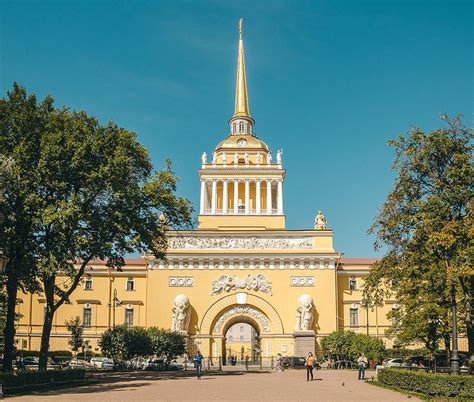 Адмиралтейство: великолепная жемчужина на царской площади
