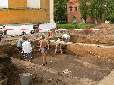 Археологические раскопки и исторические поселения