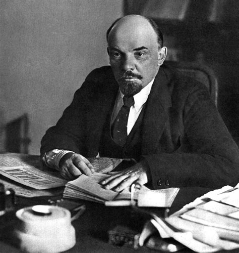 Владимир Ленин - революционер, политический деятель и основатель СССР