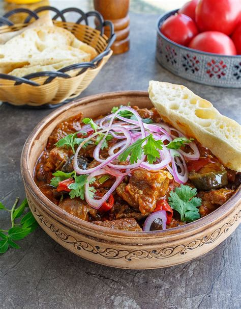 Говядина с овощами и ароматными специями