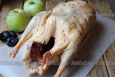 Дикая грудка гуся в духовке с яблоками и сливками