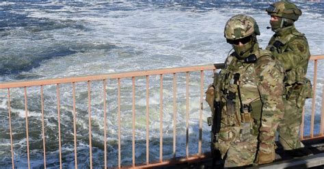 Изучите участки побережья, где возможно обнаружение пристанищ для водных судов