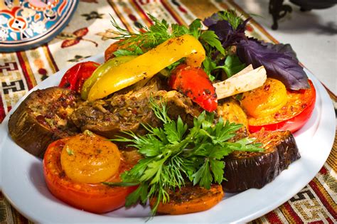 Исследуйте настоящий вкус: топ-5 заведений с подлинной эмиратской кухней