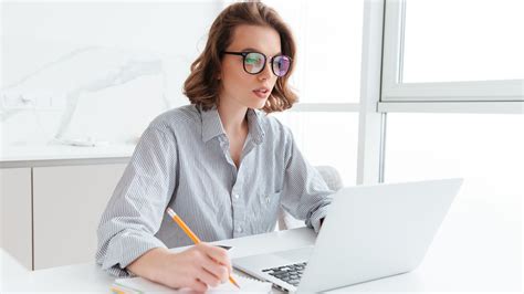 Как обнаружить официальный стол и получить ценную информацию о работе судебных исполнителей