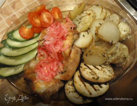 Карп "По-деревенски" с луком и картофелем