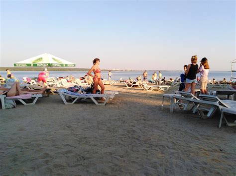 Каспийский берег: прекрасный выбор для поклонников морских приключений и пляжного отдыха