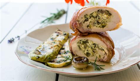 Куриные рулетики с сыром и овощами