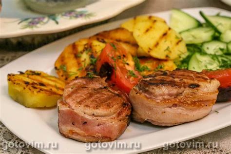 Медальоны из свинины с соусом из сливок и горчицы
