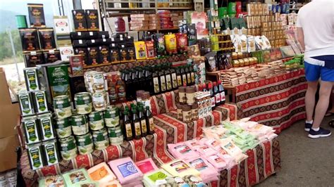 Местные рынки и палатки с фермерскими продуктами