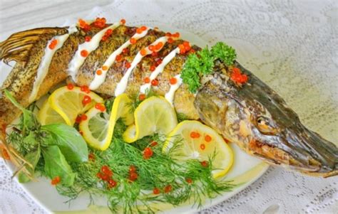 Нюансы приготовления запеченой солененькой рыбки в духовке: особенности различных типов