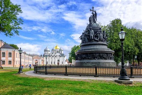 Прогулка по Ярославову дворищу: легенды и архитектура великого правителя