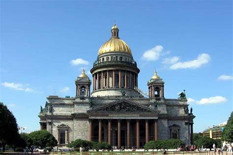 Санкт-Петербург: архитектурные шедевры и культурная атмосфера