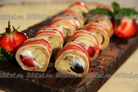 Сладкие роллы с творожным сыром и ягодами - идеальное лакомство