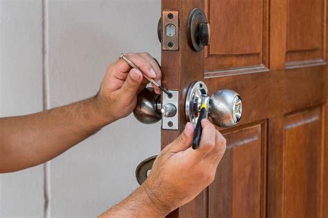 Уход за дверными конструкциями из минеральной плиты: рекомендации и советы