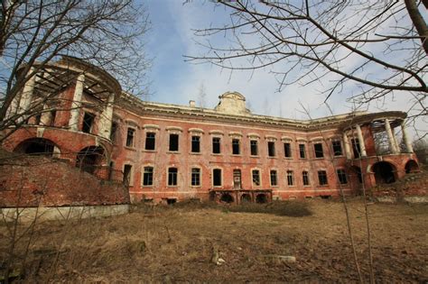  Заброшенные уголки и старые руины
