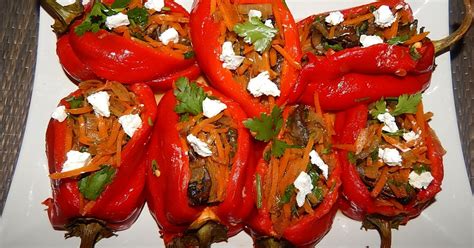  Запеченый перец, фаршированный кетой и овощами 