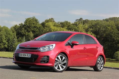 Автомобиль Kia Rio 3
