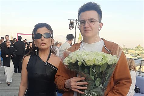 Взгляды людей на существование дочери