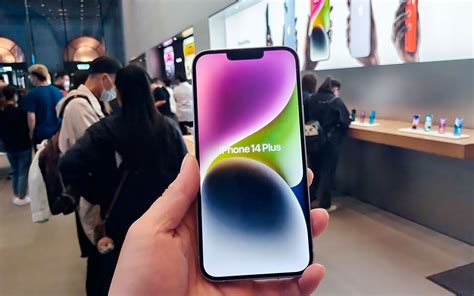 Возможность получить новейшую модель iPhone сразу же после релиза