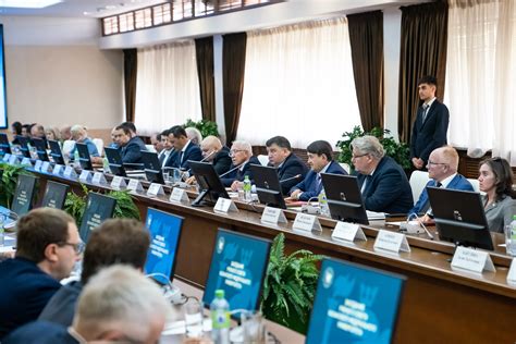 Запад: поиск новых подходов к России