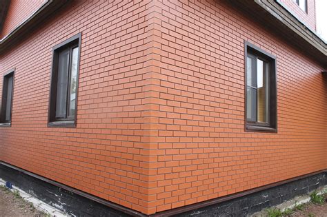 Как искусственно окрасить фасадные панели под кирпич