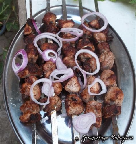 Как правильно мариновать шашлык с красным луком