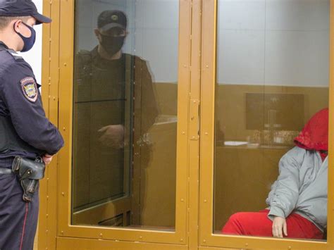Когда и зачем адвокат может отправить своего клиента в СИЗО
