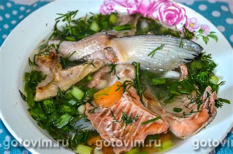 Подача и сервировка ухи из головы камбалы