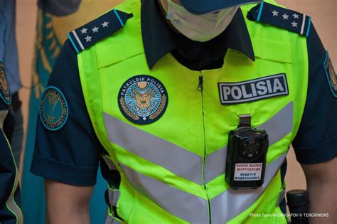 Полицейский знак - неотъемлемый атрибут формы сотрудника полиции