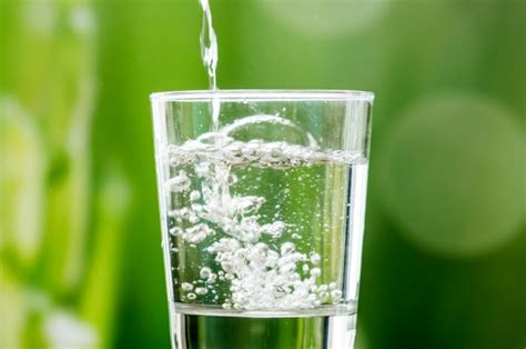 Польза утреннего стакана воды для организма