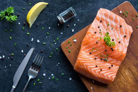 Продукты, которые могут заменить соленую рыбу перед сном