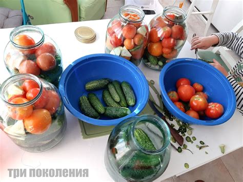 Процесс вакуумирования огурцов