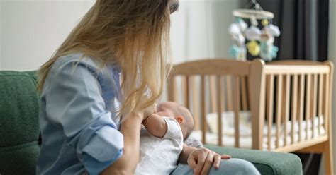 Риск осложнений при родах у зрелых матерей