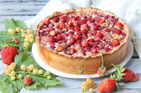 Сладкий пирог с редькой и ягодами