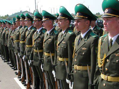 Служащие пограничных органов