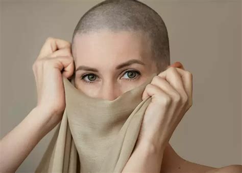 Способы ухода за волосами после химиотерапии для восстановления их естественного цвета