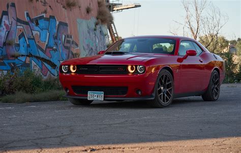 Стильный дизайн и харизма Dodge Challenger