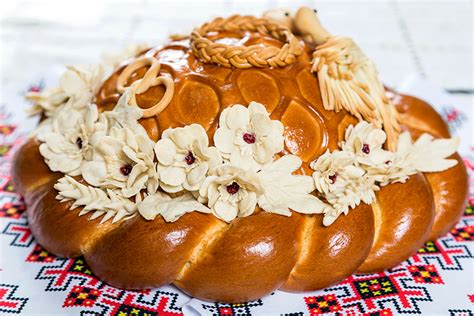 Традиционный каравай на свадьбу